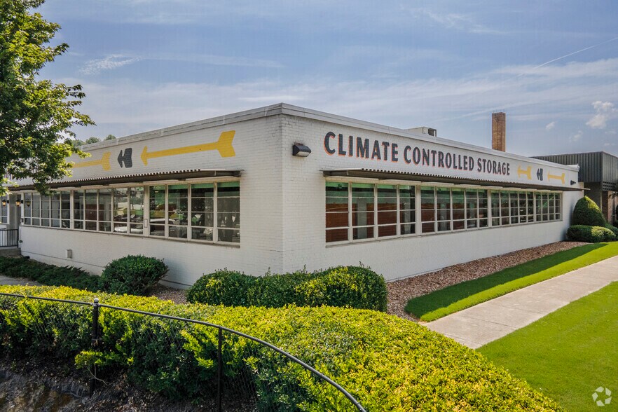 More Photos Of 5317 Peachtree Industrial Blvd, Chamblee Self Storage For Lease