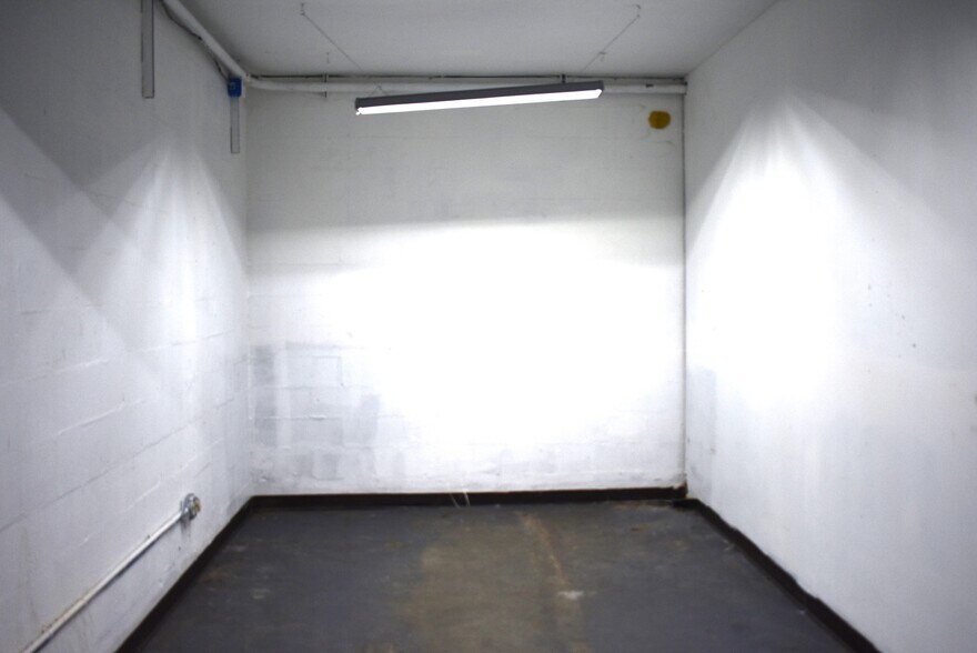 More Photos Of 104 N College St, Gadsden General Retail For Sale