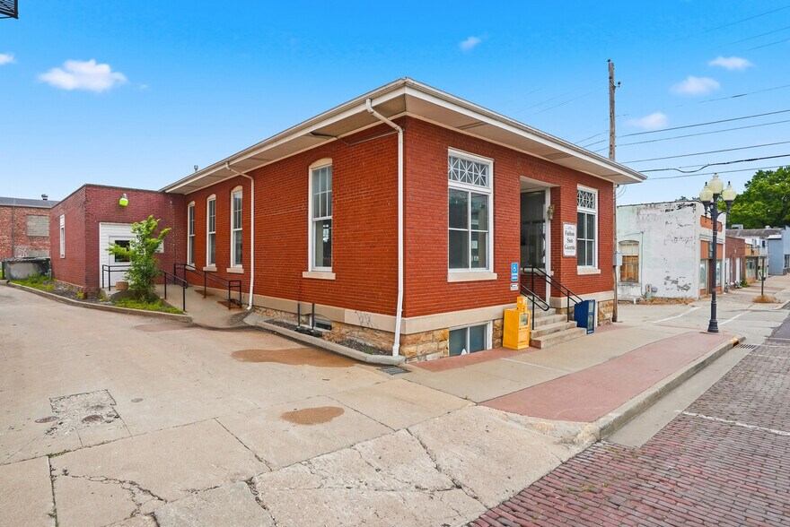 More Photos Of 115 E 5th St, Fulton Office For Sale