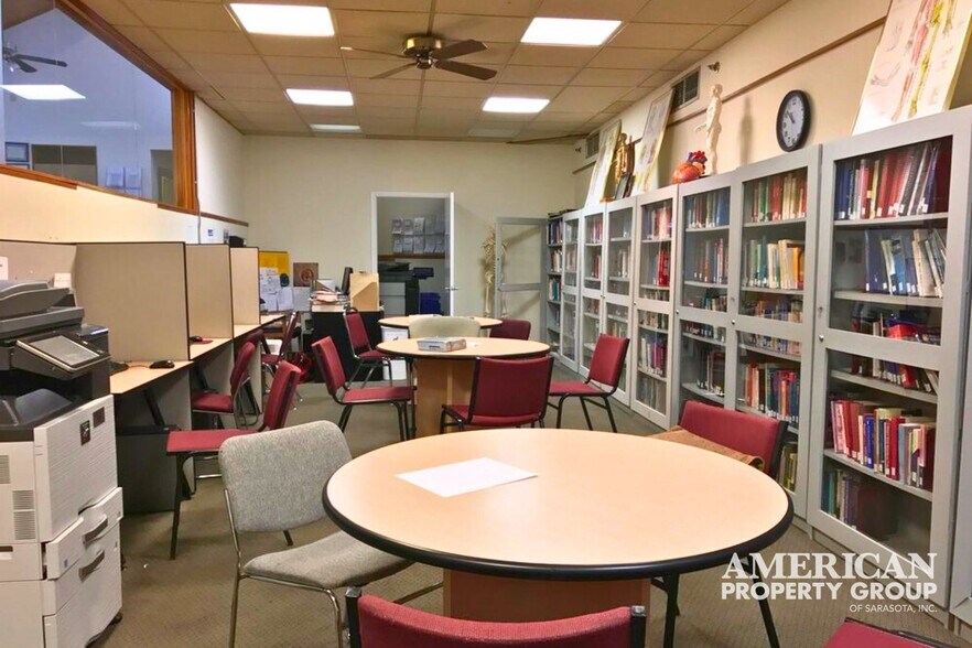 More Photos Of 3808 N Tamiami Trl, Sarasota Medical For Sale