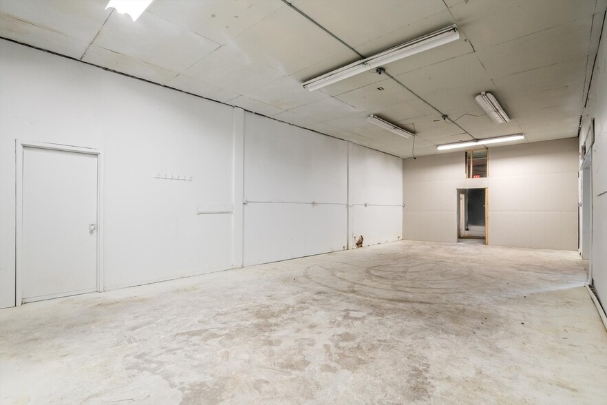 More Photos Of 300 E 8 Mile Rd, Detroit Warehouse For Lease