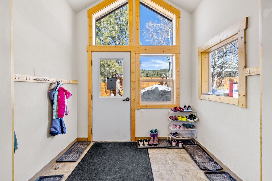 More Photos Of 12315 Deerfield Dr, Truckee Office Residential For Sale