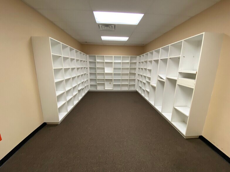 More Photos Of 3250 Robertson Rd, Tyler Office For Lease