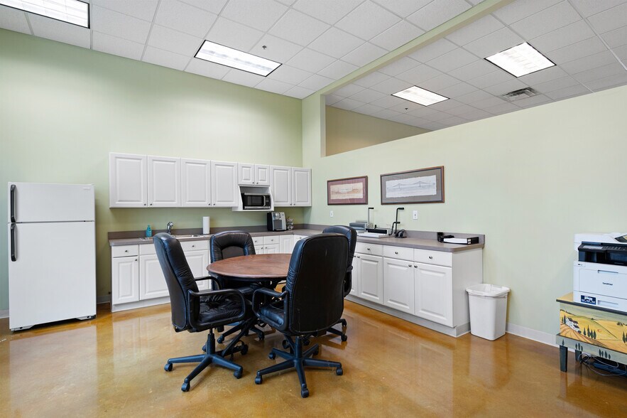 More Photos Of 975 Cobb Place Blvd NW, Kennesaw Flex For Sale