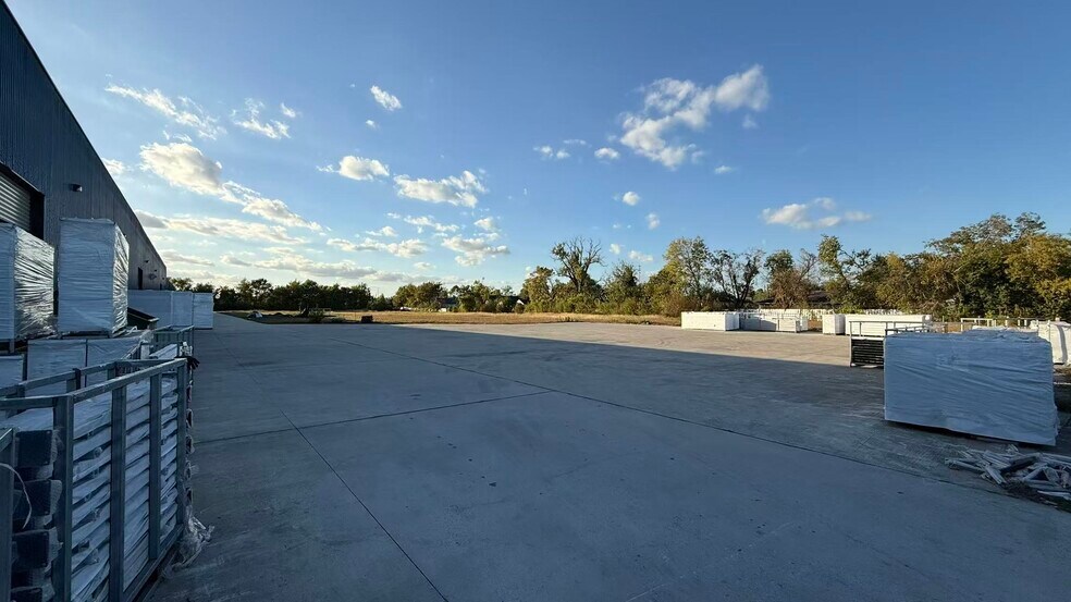 More Photos Of 6511 N Wayside Dr, Houston Warehouse For Sale