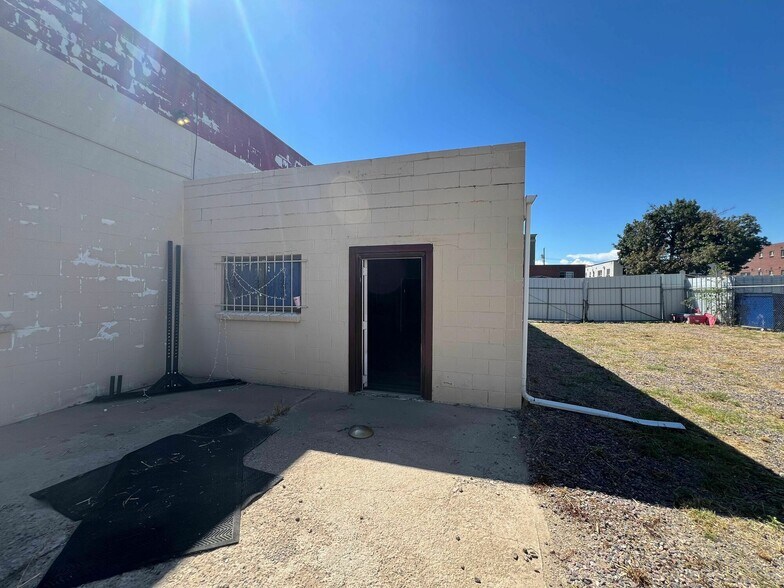 More Photos Of 11983 14th Ave, Aurora Industrial For Lease