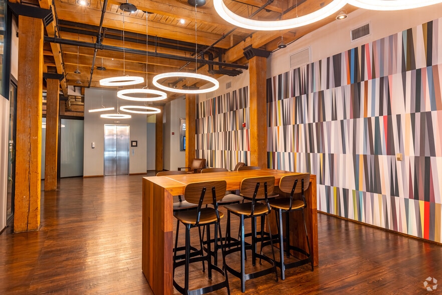 More Photos Of 208 N Market St, Dallas Office For Lease