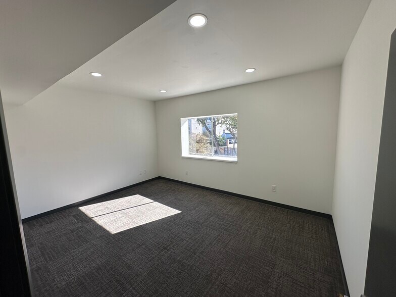 More Photos Of 5712 Val Verde St, Houston Loft Creative Space For Sale