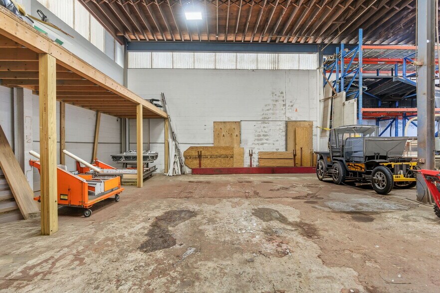 More Photos Of 47 Alley St, Lynn Industrial For Lease
