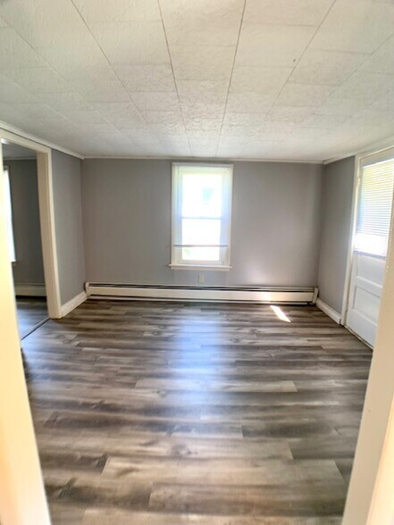 More Photos Of 862 Iron Ridge Rd, Spring Grove Apartments For Sale