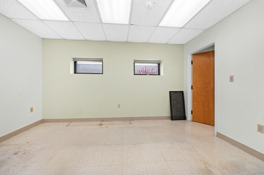 More Photos Of 52 Sharon St, Malden Office For Lease