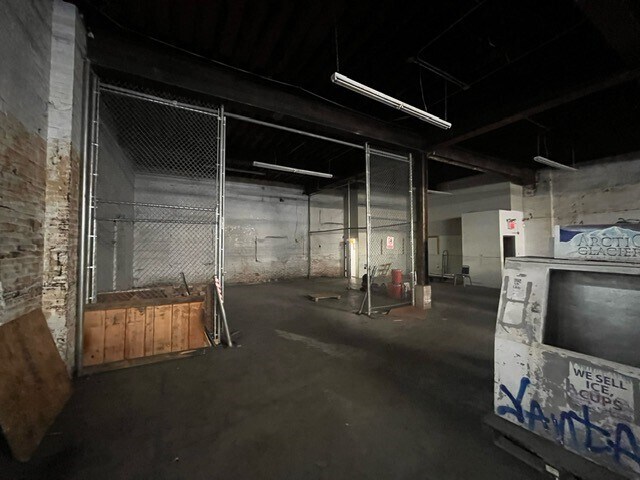 More Photos Of 1157 E 156th St, Bronx Warehouse For Lease