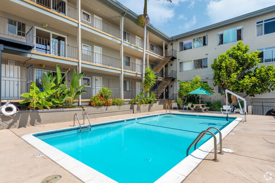 More Photos Of 1720 12th Ave, Oakland Apartments For Sale