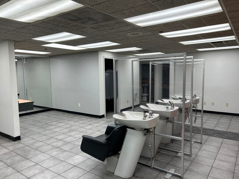 More Photos Of 490 Shrewsbury St, Worcester Storefront For Lease