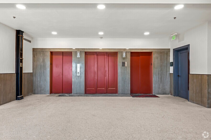 More Photos Of 351 W Jefferson Blvd, Dallas Office For Lease