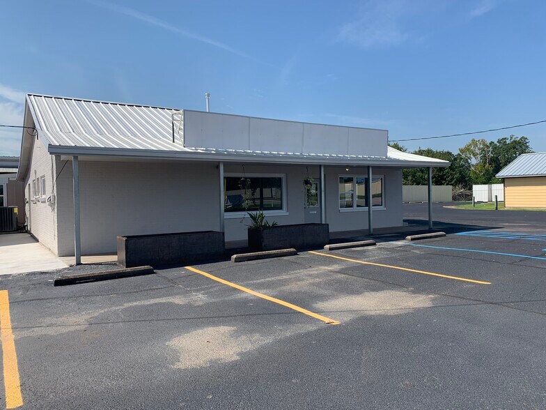 More Photos Of 5305 College St, Beaumont Freestanding For Lease