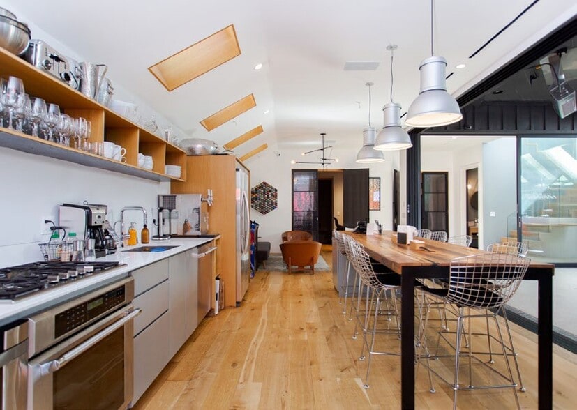 More Photos Of 1746 Abbot Kinney Blvd, Venice Office For Lease