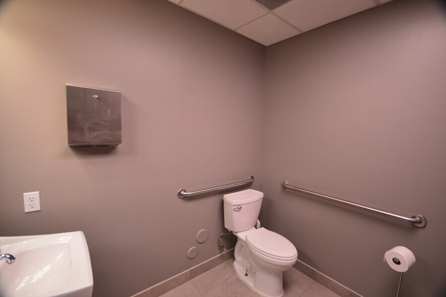 More Photos Of 13575 W Indian School Rd, Litchfield Park Medical For Sale