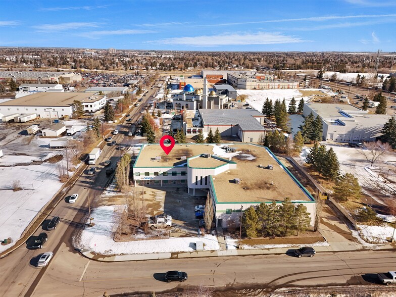 More Photos Of 2419 96th St NW, Edmonton Showroom For Sale