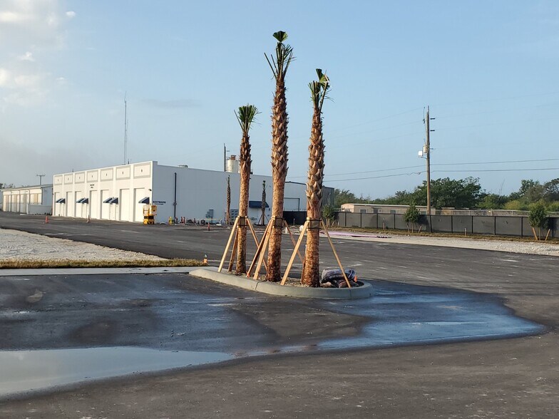 More Photos Of 195 Basik Dr, Naples Warehouse For Sale