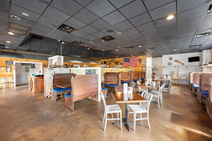 More Photos Of 1296 N Ferdon Blvd, Crestview Restaurant For Sale