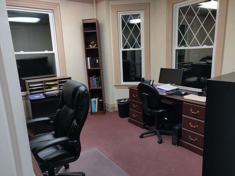 More Photos Of 64 Hilton Ave, Hempstead Office For Sale