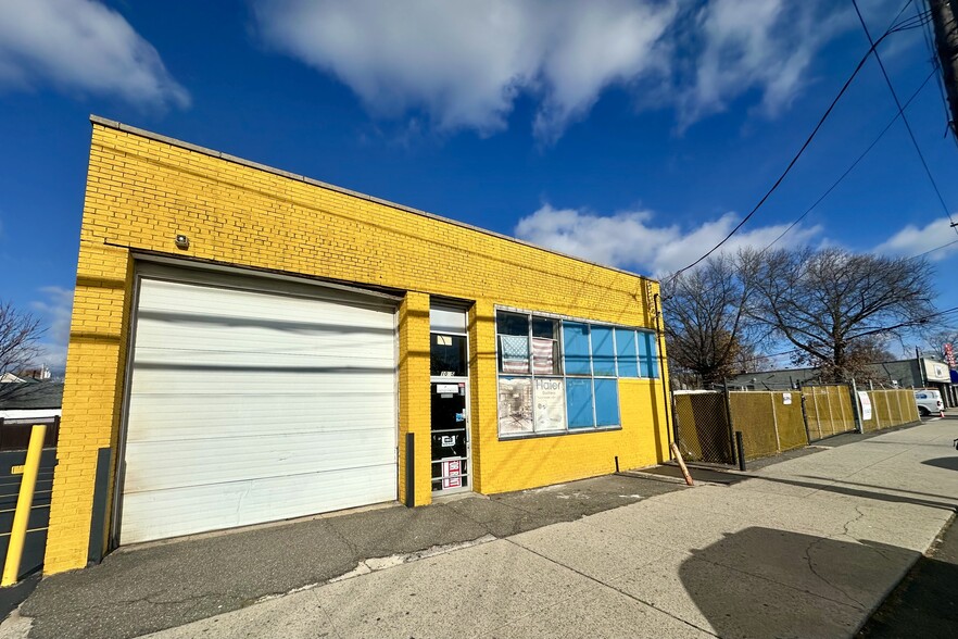 Primary Photo Of 1065 Front St, Uniondale Warehouse For Lease