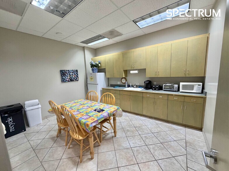 More Photos Of 27951 Smyth Dr, Valencia Office For Sale