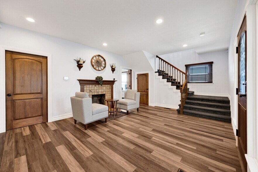 More Photos Of 620 W Foothill Blvd, Monrovia Office For Sale