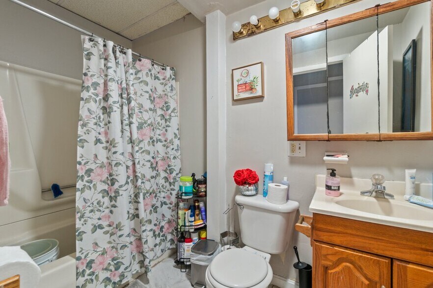 More Photos Of 2530 N Calvert St, Baltimore Office Residential For Sale