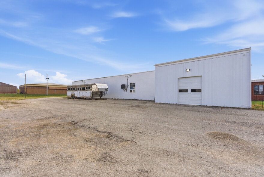 More Photos Of 3050 Wagner Rd, Waterloo Freestanding For Sale