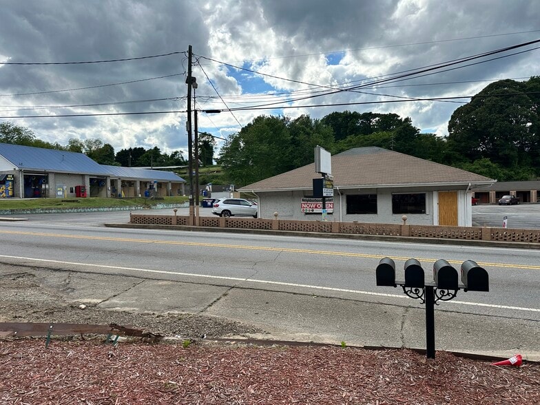 More Photos Of 1636 Atlanta Hwy, Gainesville Restaurant For Lease