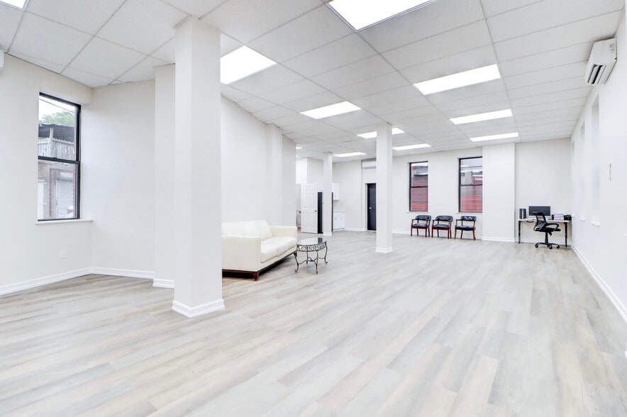 More Photos Of 7416 Cypress Hills St, Glendale Manufacturing For Sale