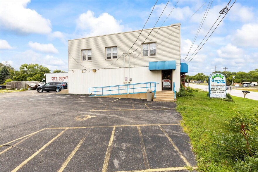 More Photos Of 1907 S Calhoun Rd, New Berlin Storefront Retail Residential For Lease