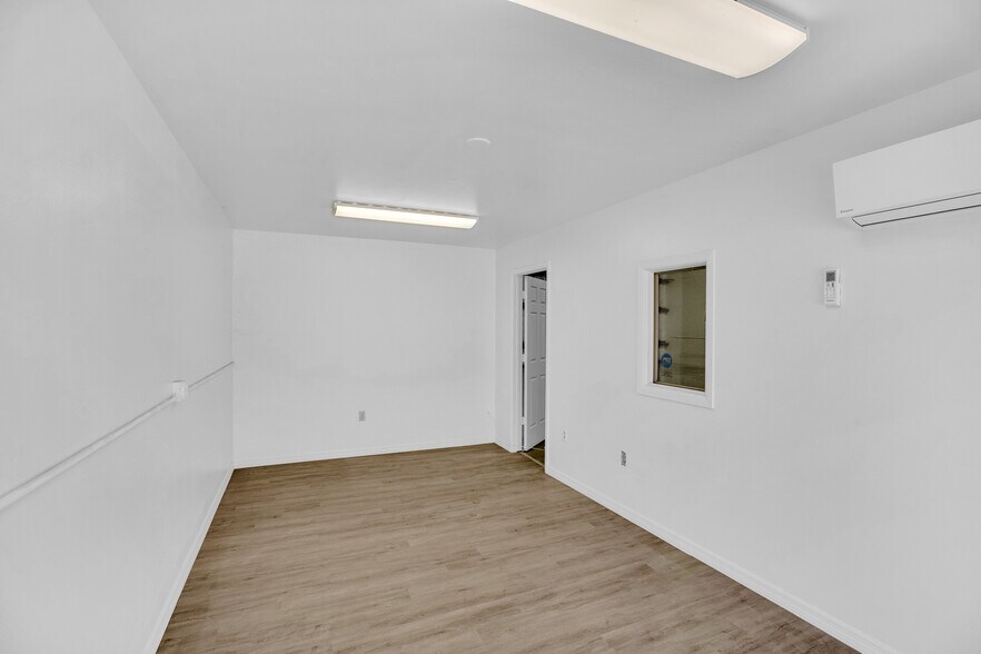 More Photos Of 300 Industrial Park Blvd, Sebastian Unknown For Lease