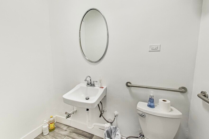 More Photos Of 2628-2634 W Touhy Ave, Chicago Storefront Retail Office For Lease