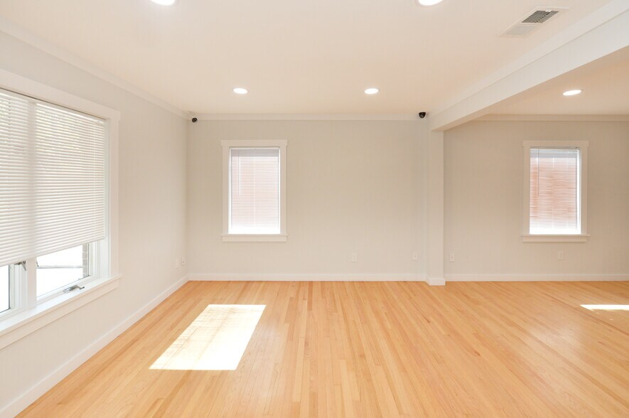 More Photos Of 24 Farview Ter, Paramus Office For Sale