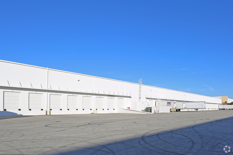 More Photos Of 9701 NW 112 Ave, Medley Distribution For Lease
