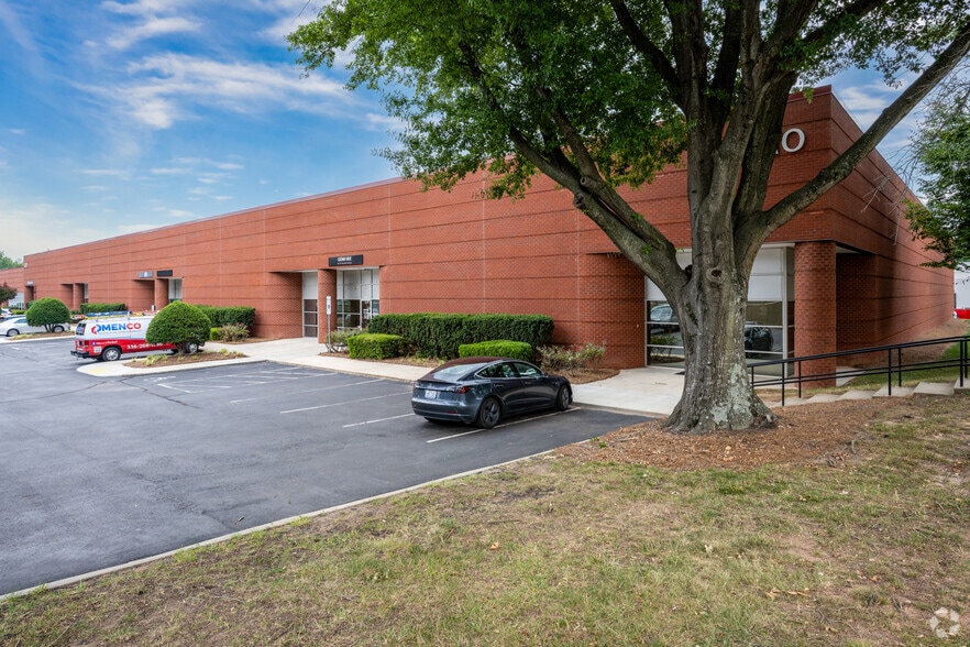 More Photos Of 408 Gallimore Dairy Rd, Greensboro Unknown For Lease