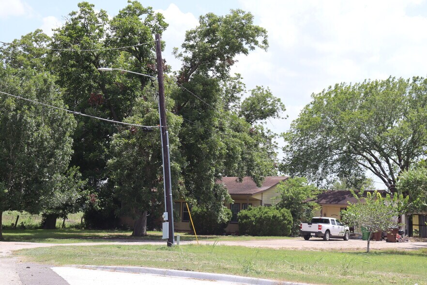 More Photos Of 2001 Clearfork St, Lockhart Land For Sale