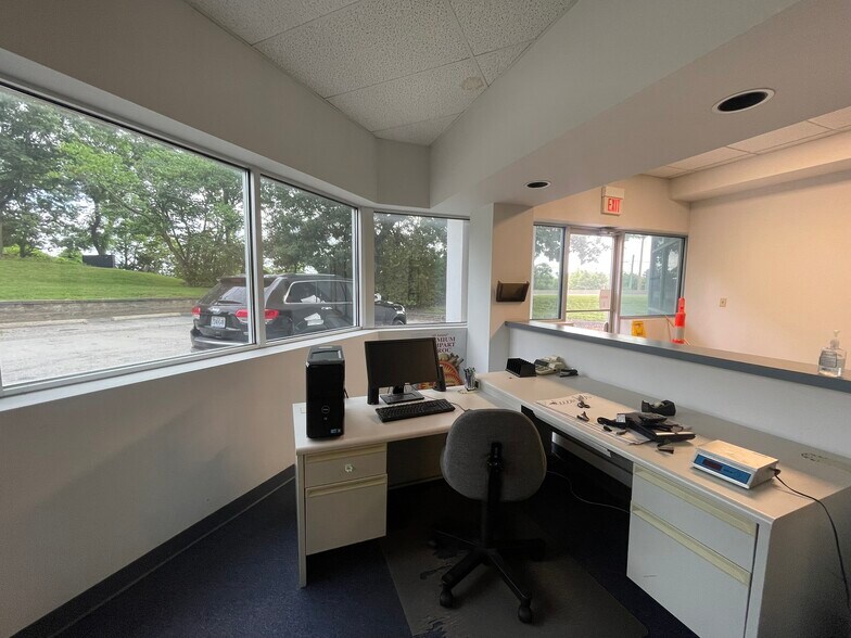 More Photos Of 11136 Dorsett Rd, Maryland Heights Flex For Sale