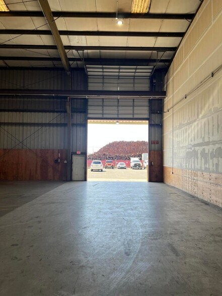 More Photos Of 716 W Cedar St, Eureka Warehouse For Lease