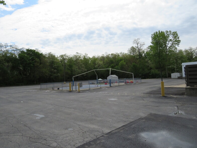 More Photos Of 1715 N Division St, Morris Unknown For Lease