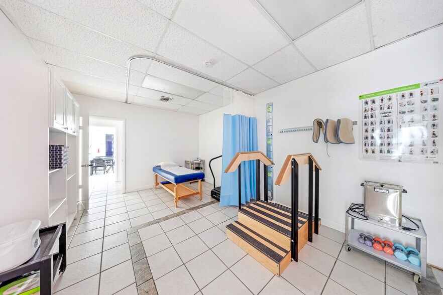 More Photos Of 700 E 1st Ave, Hialeah Medical For Lease