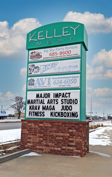 More Photos Of 3228 S West St, Wichita Flex For Lease