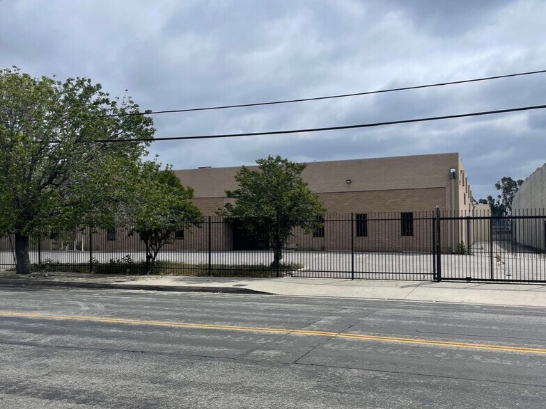 Primary Photo Of 9256 Owensmouth Ave, Chatsworth Warehouse For Lease