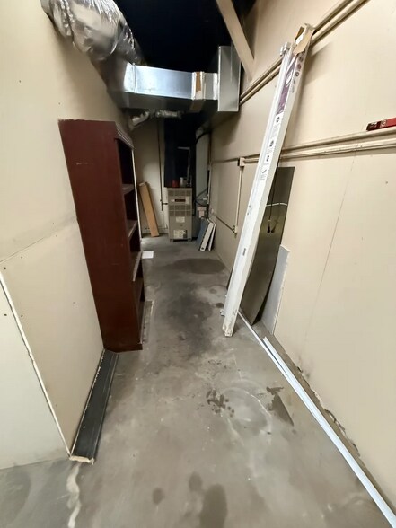 More Photos Of 16004 E 23rd St S, Independence Warehouse For Lease