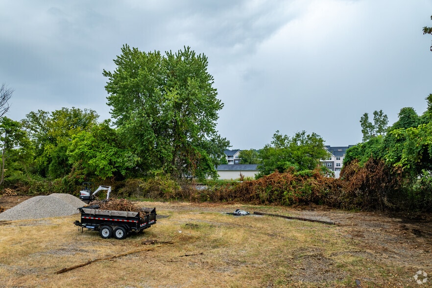 More Photos Of 2151 5th Ave REAR, Huntington Storefront Retail Office For Lease