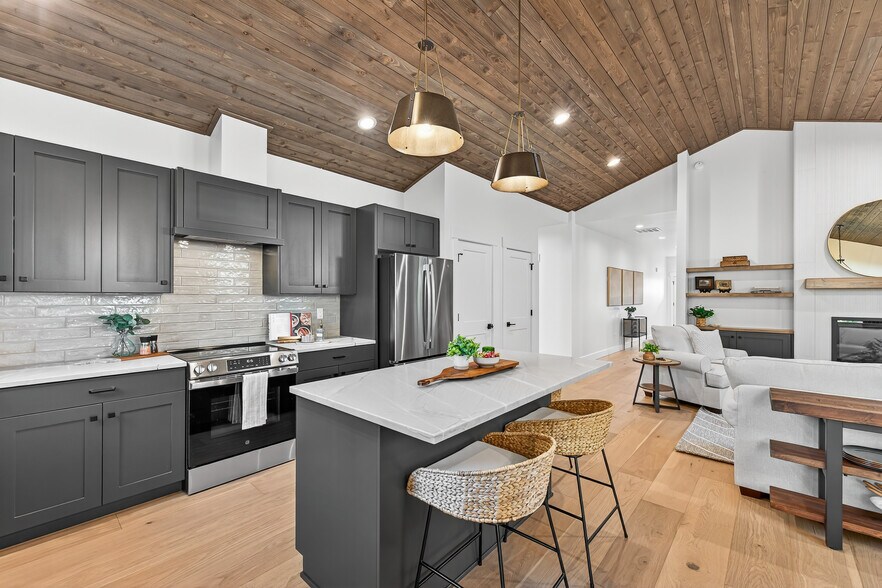 More Photos Of 101, 103 Bighorn Court, Mccall Specialty For Sale