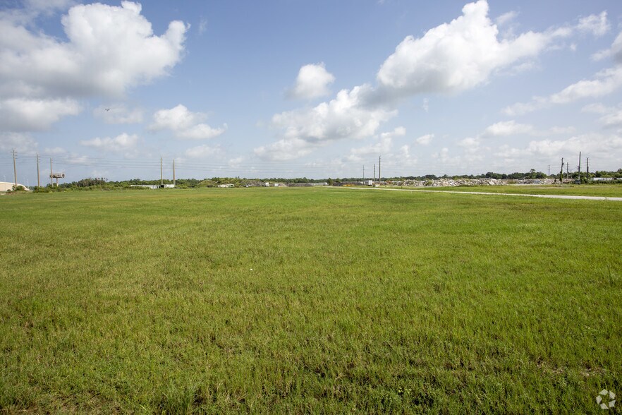 More Photos Of 16950 Indy Dr, Fort Myers Land For Lease